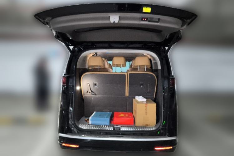 Used Denza D9 2022 DM-i 970 Four-Wheel Drive Prestige Model
