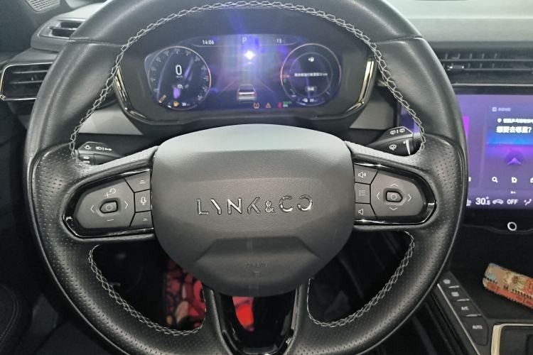 Used Lynk & Co 01 EM-P 2021 1.5TD PHEV Halo Steering Wheel