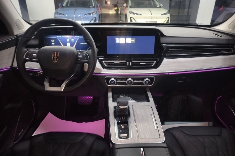 Used Hongqi HS5 2025 2.0T Two-Wheel-Drive Xuan Ying Edition Center Console