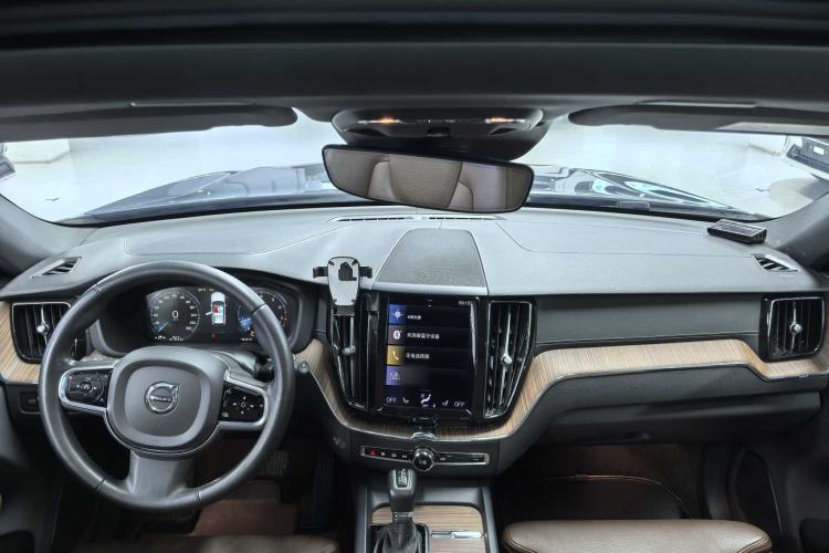 Used Volvo XC60 2021 T5 4x4 Smart Luxury Edition Interior 4
