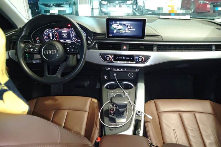 Used Audi A4L 2019 40 TFSI Fashion Edition China VI Emission Standard Center Console