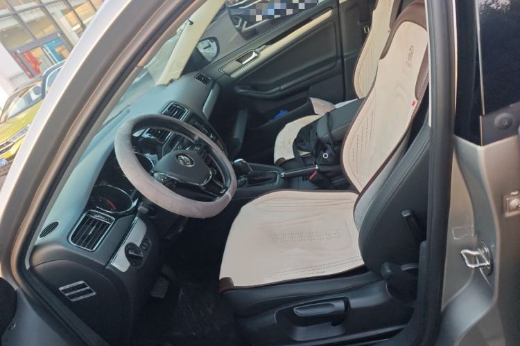 Used Volkswagen Sagitar 2015 1.6L Automatic Comfort Model
