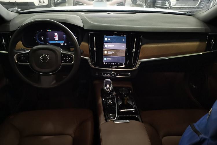 Used Volvo S90 New Energy 2023 T8 Plug-in Hybrid All-Wheel Drive Long-Range Zhiyi Luxury Edition
