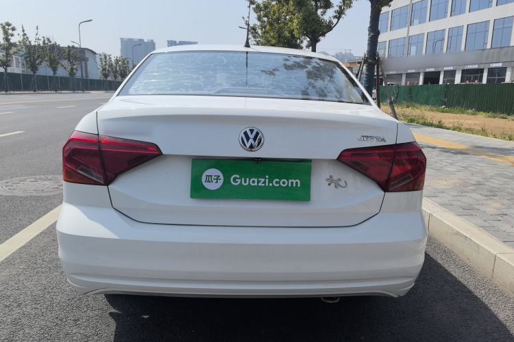 Used Volkswagen Jetta 2017 1.4L Manual Fashion Edition Exterior 5