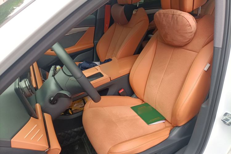 Used VOYAH PASSION 2024 PHEV Four-Wheel Drive Ultra-Long Range Executive Edition Left Front Seat