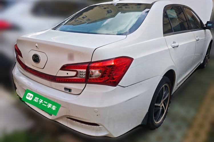 Used BYD Qin New Energy 2014 1.5T Cool Black Knight Flagship Model
