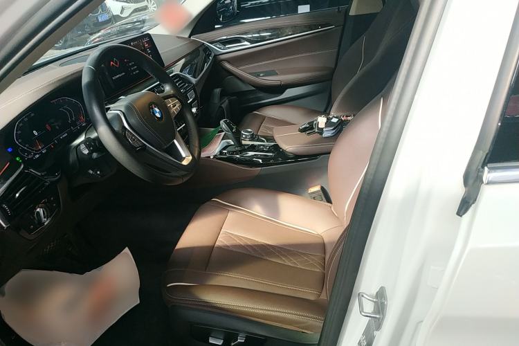 Used BMW 5 Series 2022 Restyled 525Li Luxury Package Left Front Seat