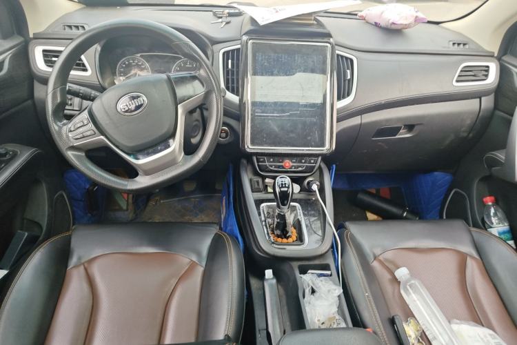 Used SWM X7 2020 2.0L Manual Elite Version 7 Seats
