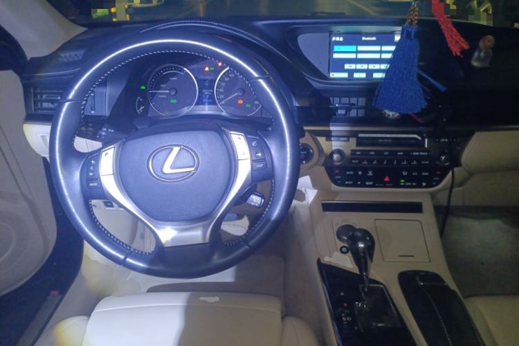 Used Lexus ES 2013 300h Elite Edition