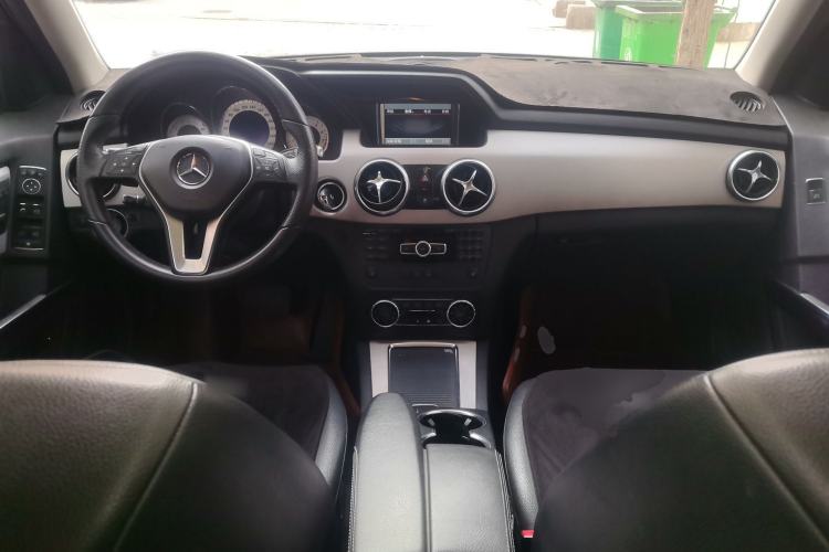 Used Mercedes-Benz GLK-Class 2013 GLK 300 4MATIC Dynamic Sunroof Model Center Console