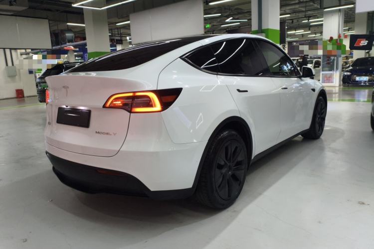 Used Tesla Model Y 2023 Long-Range All-Wheel-Drive Version
