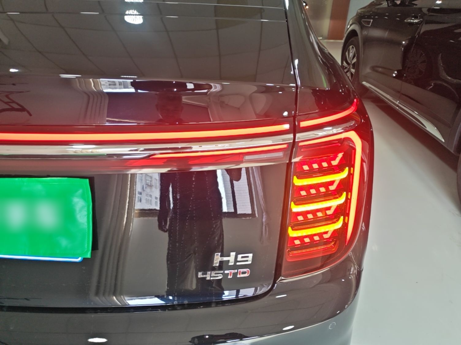 Hongqi H9 2025 Model Facelifted 2.0T Two-Wheel Drive Flag-Style Luxury Business Edition, 5 Seats - Chinese Trim Xiang — снимка 9