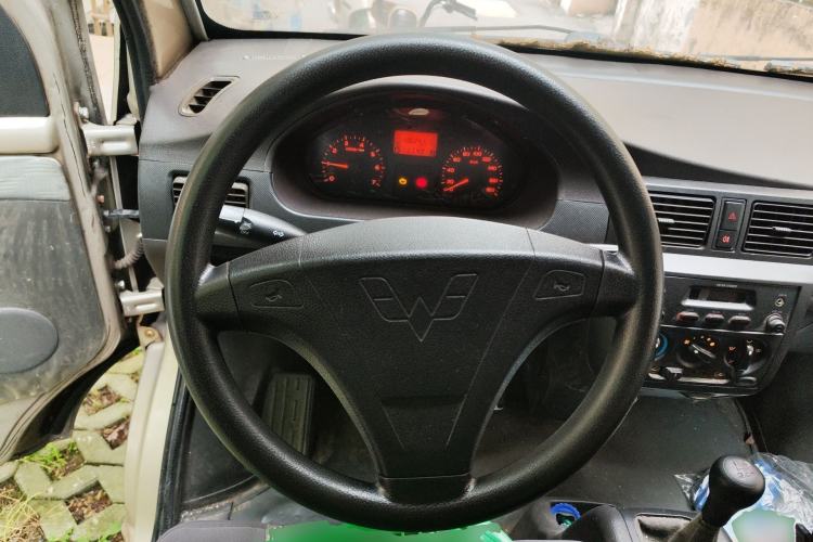 Used Wuling Rongguang 2011 1.2L Base Version
