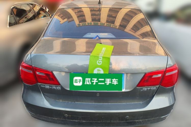 Used Volkswagen Jetta 2013 1.6L Manual Fashion Edition
