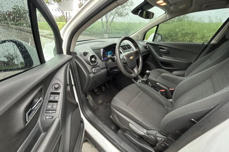 Used Chevrolet Trax 2014 1.4T Manual Two-Wheel Drive Comfort Model Interior 3