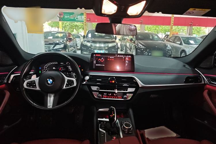 Used BMW 5 Series 2022 Second Facelift 530Li Luxury Version M Sport Package Center Console