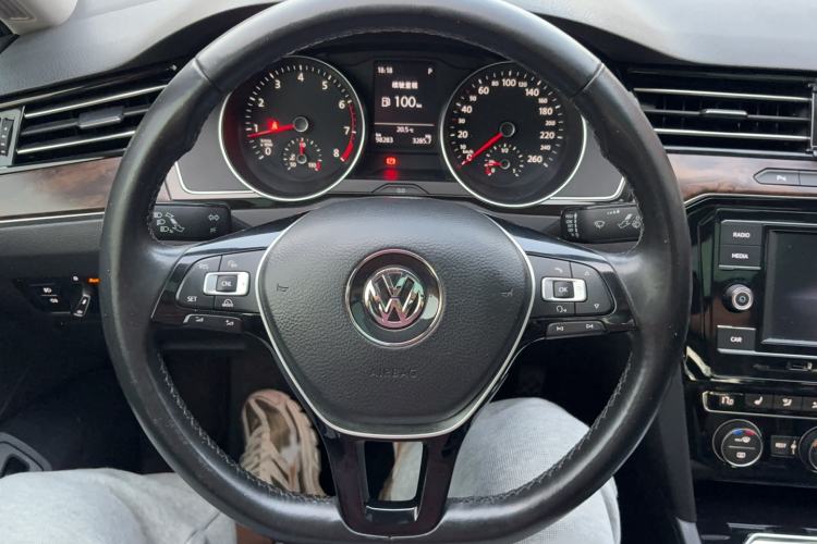 Used Volkswagen Magotan 2017 330TSI DSG Luxury Model Steering Wheel
