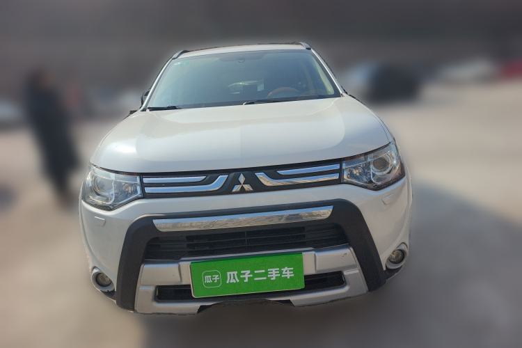 Used Mitsubishi Outlander 2013 2.4L Four-Wheel Drive Luxury Navigation Version 7 Seats