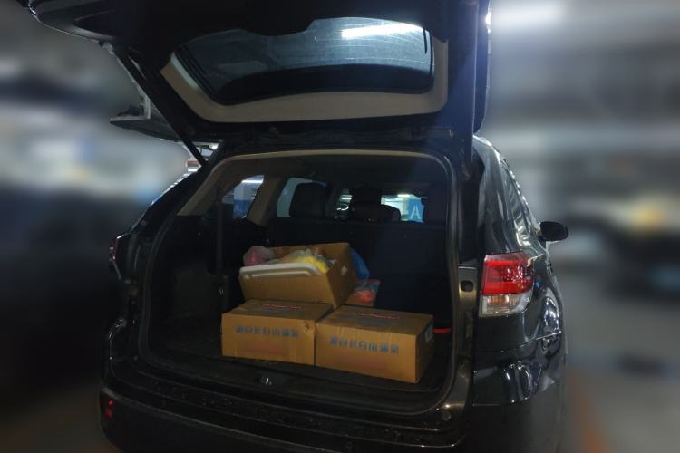 Used Toyota Highlander 2018 2.0T Four-Wheel Drive Luxury Edition 7 Seats China V Emission Standard Trunk