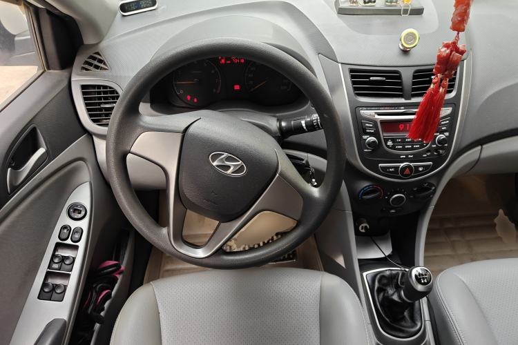 Used Hyundai Verna (older generation) 2014 1.4L Manual Smart GLS Trim Steering Wheel