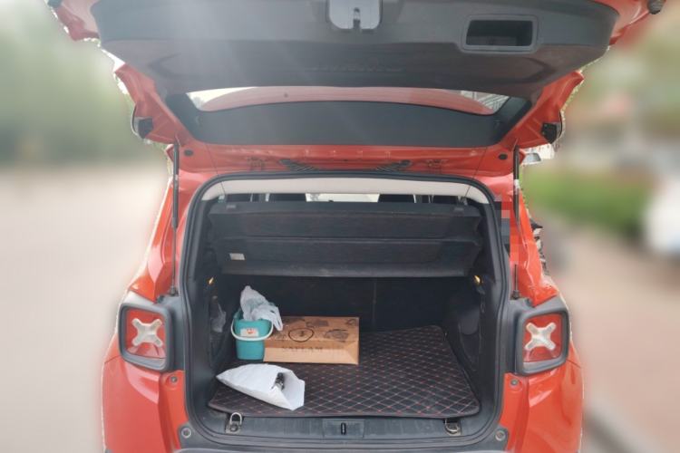 Used Jeep Renegade 2018 Connected Large Screen Version 180T Automatic High-Energy Edition Trunk