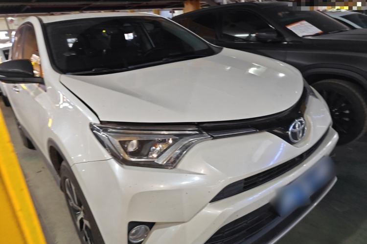 Used Toyota RAV4 2019 2.0L CVT Two-Wheel Drive ZhiShang Version China VI Standard

