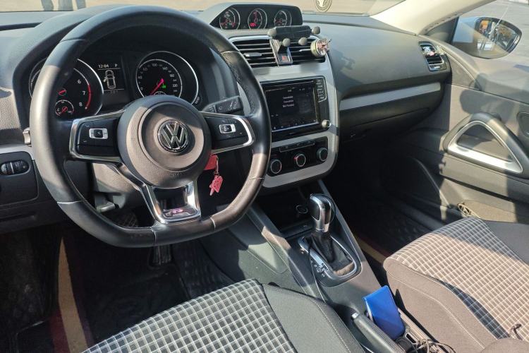 Used Volkswagen Scirocco 2015 1.4TSI Comfort Edition Center Console