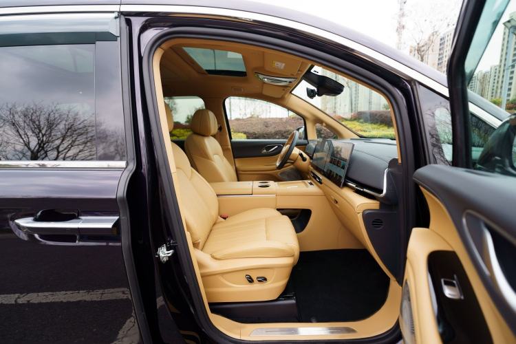 Used VOYAH Dream 2025 PHEV Four-Wheel Drive Prestige Kunpeng Edition
