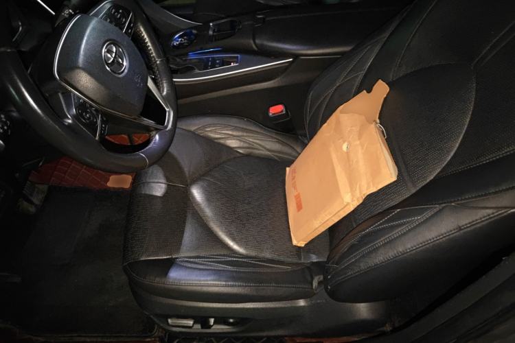 Used Toyota Avalon 2019 Dual-Engine 2.5L XLE Prestige Version China VI Standard