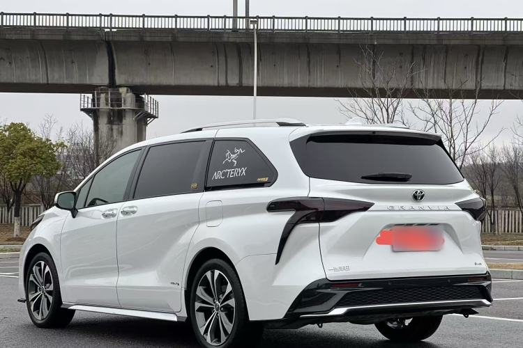 Used Toyota Granvia 2024 2.5L Hybrid Flagship ULTRA Edition
