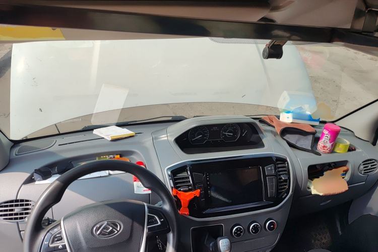 Used SAIC MAXUS Xintu V80 2021 2.0T Manual Classic City Delivery King Long Wheelbase Mid-Roof 3 Seats