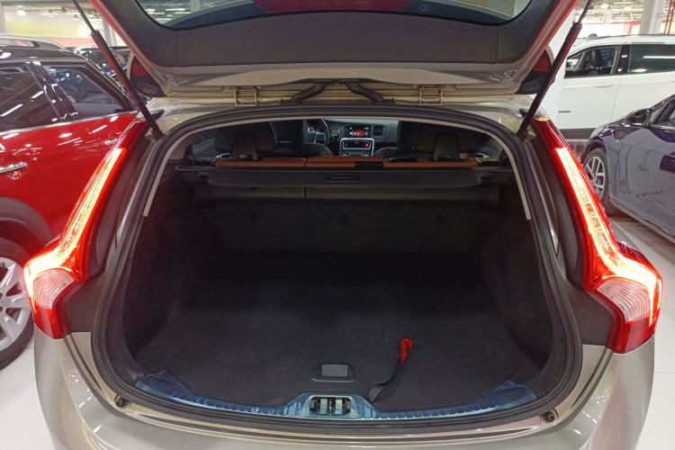 Used Volvo V60 2015 T5 Zhiya Edition