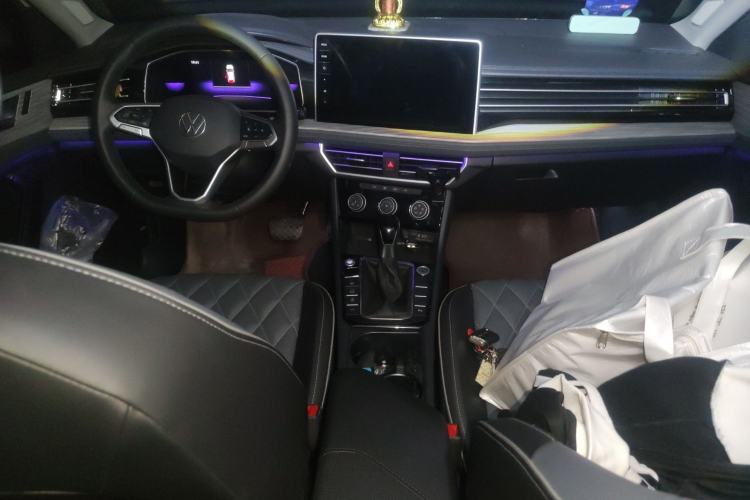 Used Volkswagen Sagitar 2023 300TSI DSG Excellence Edition Center Console