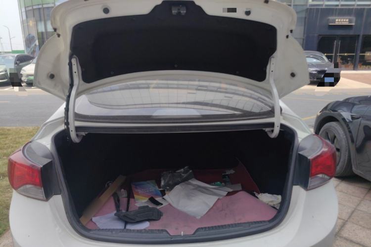 Used Hyundai Elantra (5th Generation / Langdong) 2016 1.6L Automatic Smart Version
