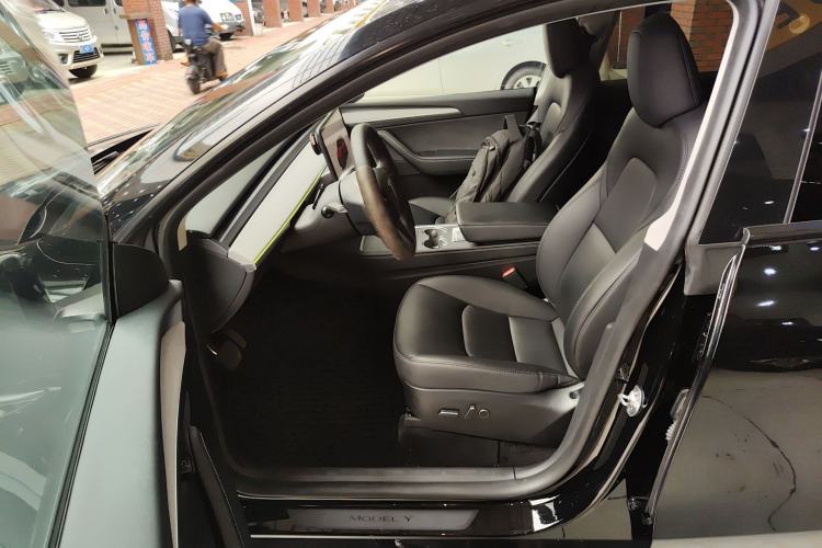 Used Tesla Model Y 2023 Rear-Wheel-Drive Version Left Front Seat