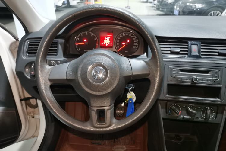 Used Volkswagen Santana 2015 1.6L Manual Fashion Edition