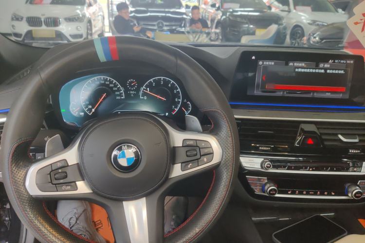 Used BMW 5 Series 2019 530Li Leading Model M Sport Package Center Console