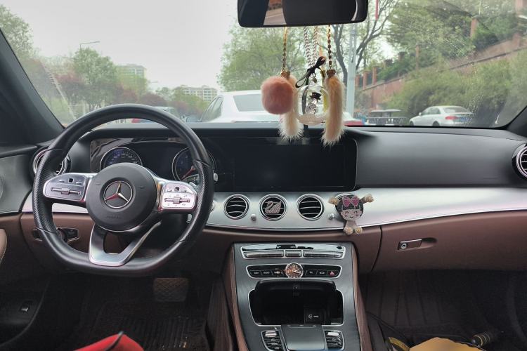 Used Mercedes-Benz E-Class 2019 E 200 Sport Edition Center Console