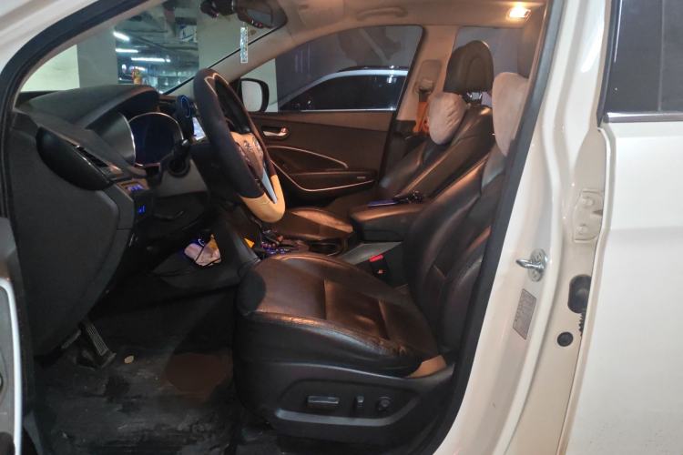 Used Hyundai Santa Fe 2013 Revised Version 2.0T Automatic All-Wheel Drive Top-Tier Trim