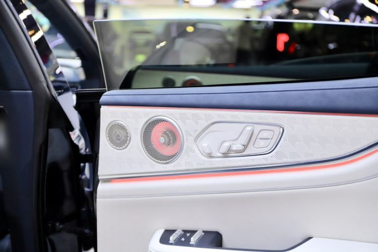 Used Zeekr 001 2026 95° All-Wheel-Drive Max Edition Interior 9