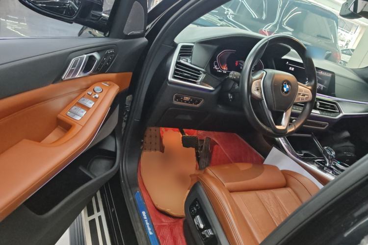 Used BMW X7 2021 xDrive40i Luxury Package with Premium Features