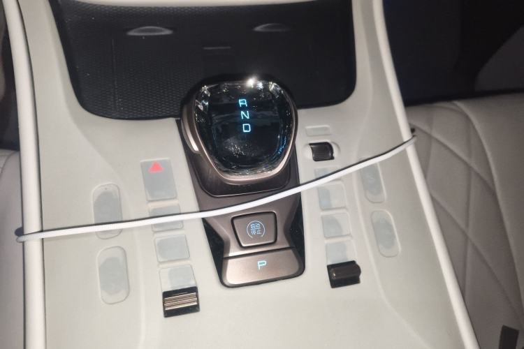 Used Denza D9 2022 EV 600 Four-Wheel Drive Flagship Model
