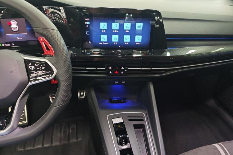 Used Volkswagen Golf 2023 Facelift 280TSI DSG R-Line Lite Center Console