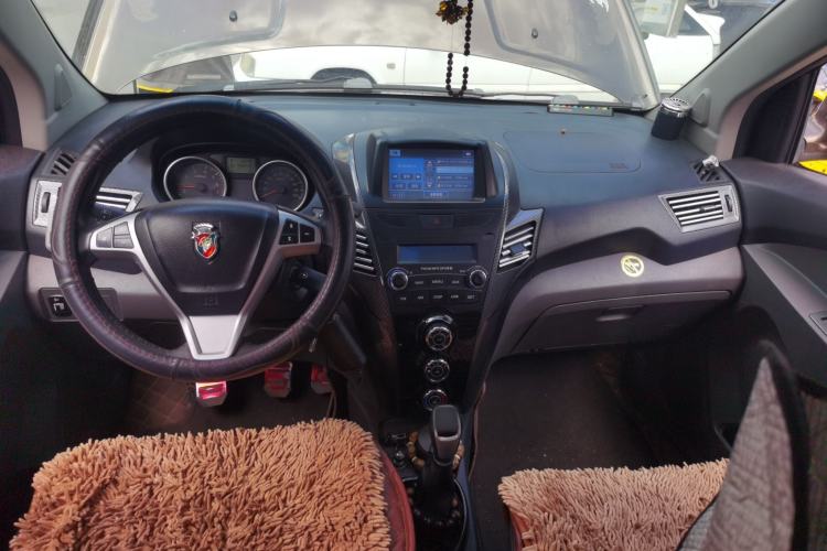 Used Jinbei Zhishang S30 2015 1.5L Manual Elite Model Center Console