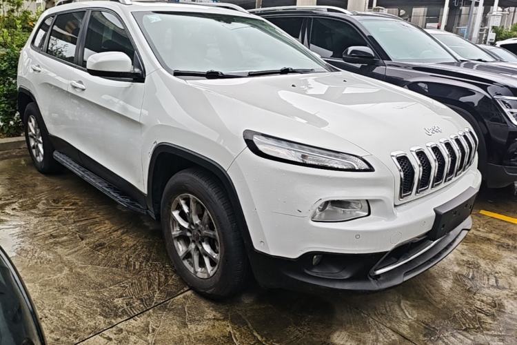 Used Jeep Cherokee 2016 2.4L Professional Smart Version
