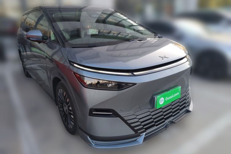 Used XPeng X9 2025 Starship Edition Front Right 45 Deg