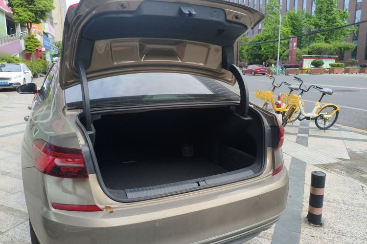 Used Volkswagen Passat 2019 330TSI Elite Edition China VI Trunk