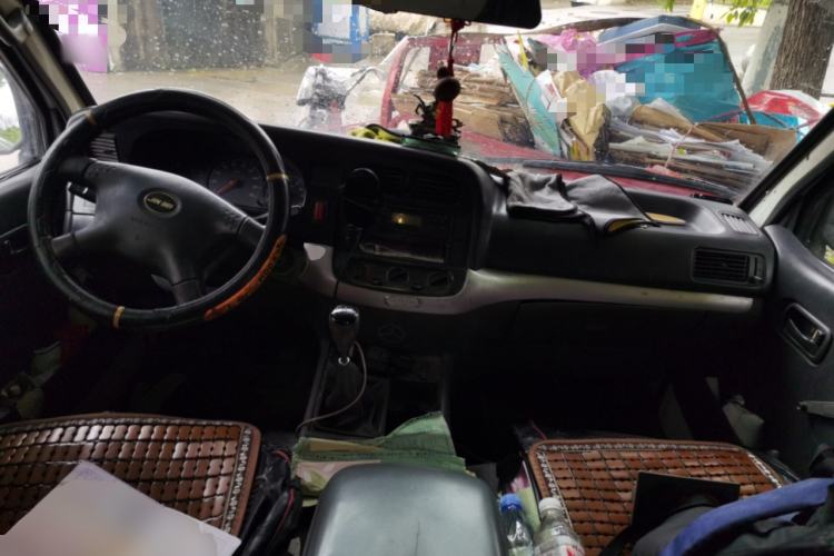 Used Jinbei Hiace 2014 2.0L 5th Generation Kuaiyunwang Business Version 4G19 Center Console