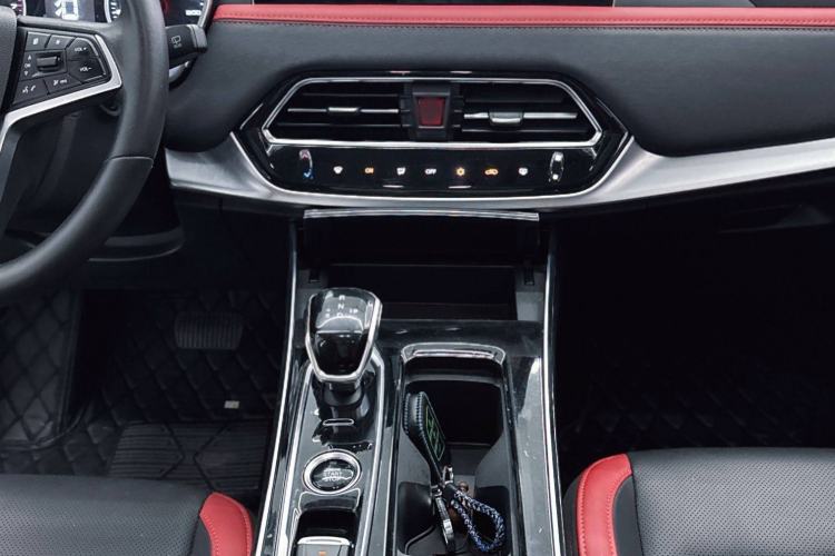 Used SOL X8 2021 300T DCT Leading Smart Connectivity Version 6 Seats