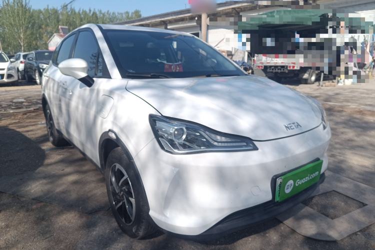 Used NETA V 2021 Long-Range Entertainment Edition Front Right 45 Deg